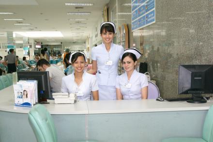 International Counter - Yanhee Hospital - Больница «Янхи»