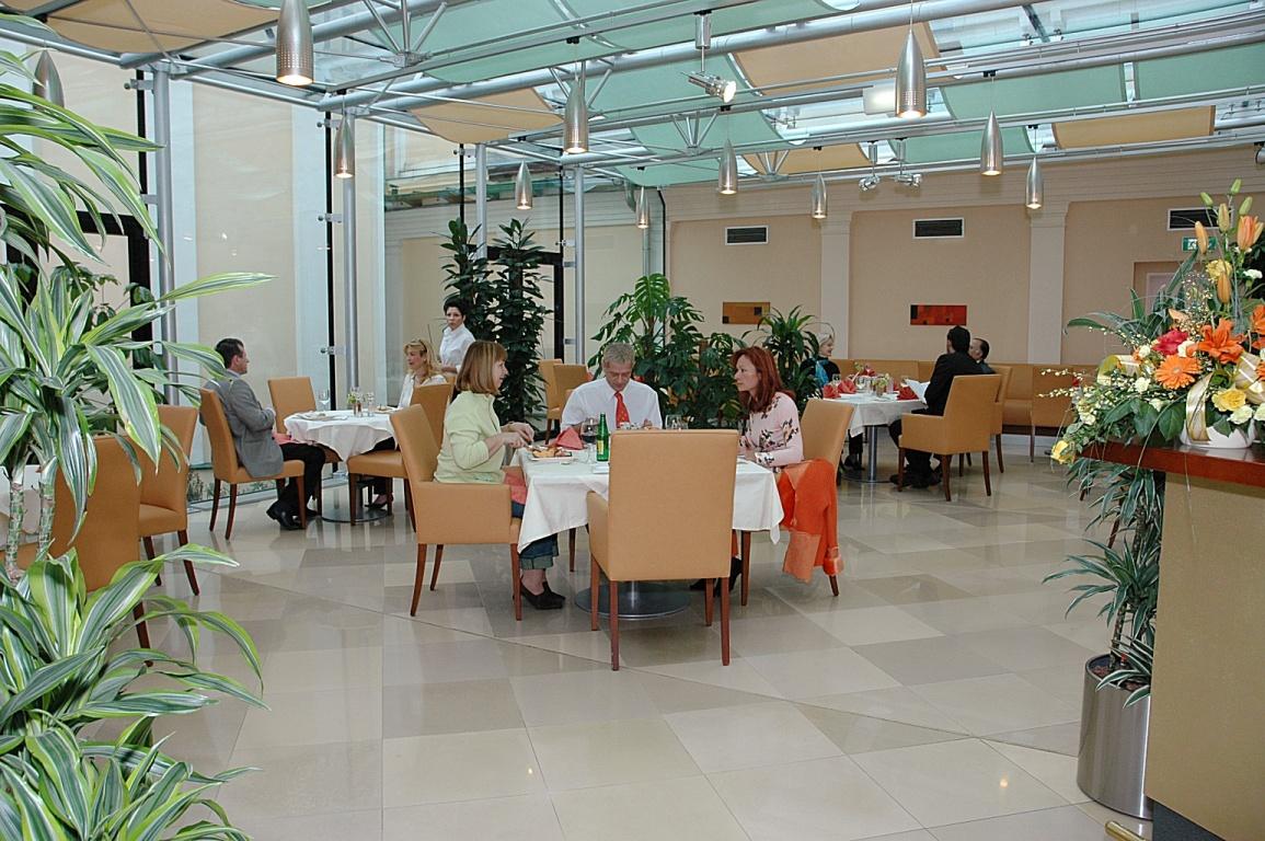 Cafeteria - Rudolfinerhaus Hospital - Клиника «Рудольфинерхаус»
