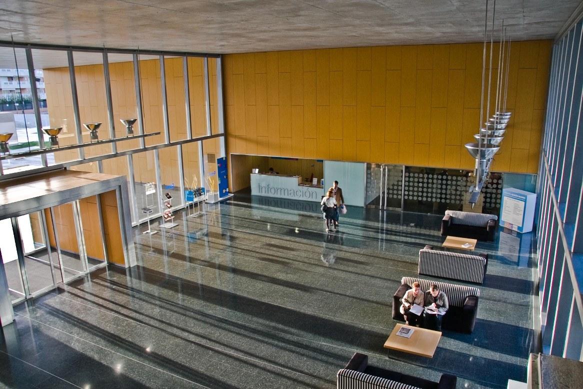 Entrance - Quirón Madrid University Hospital - Университетская больница Кирон Мадрид